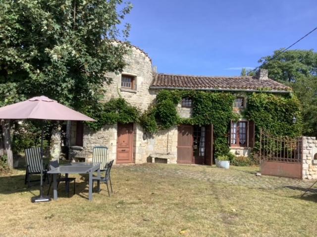 Traditional Charentais Cottage In Countryside 25 Minutes From Royan Balanzac Buitenkant foto